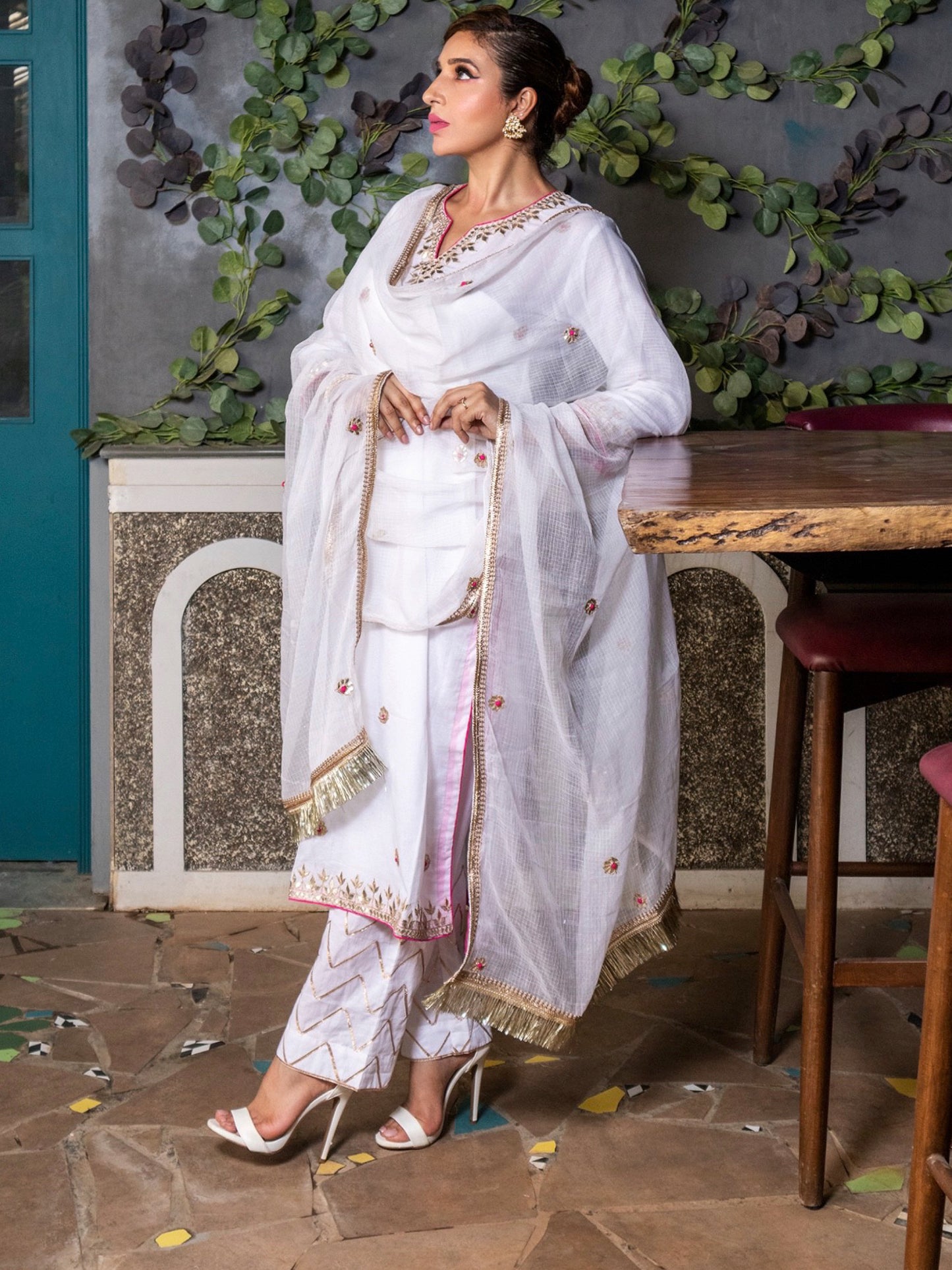 Saumya Tandon in Set of 3 Consists of Kurta, Dupatta and Pants