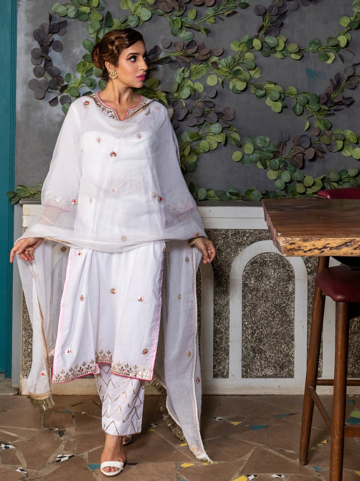 Saumya Tandon in Set of 3 Consists of Kurta, Dupatta and Pants