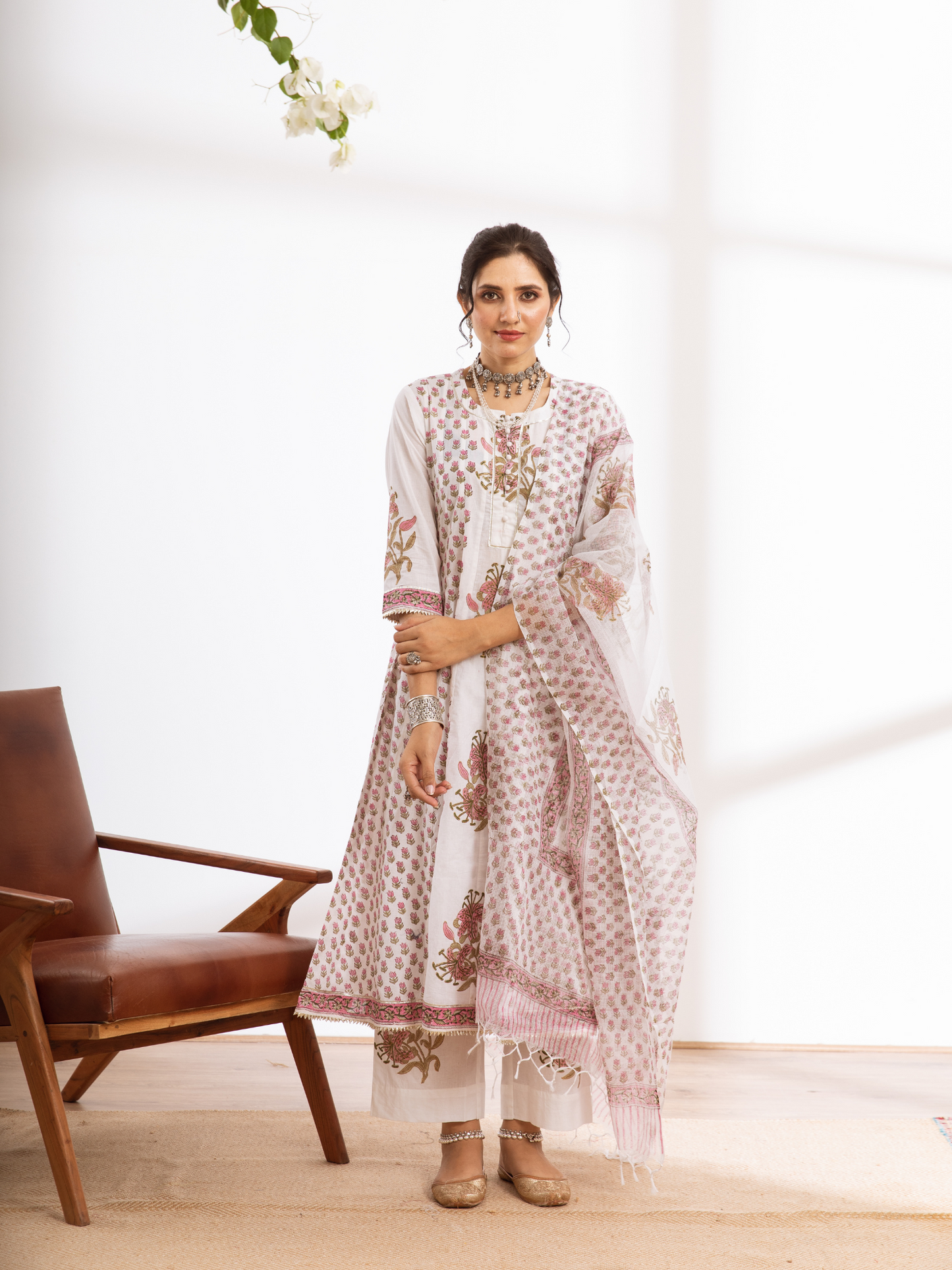 Himshweta  Cotton Kalidar Set