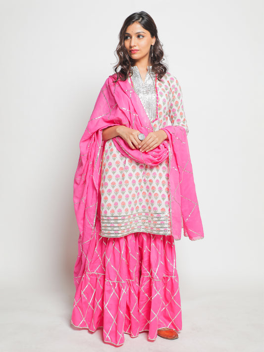 Guldastan Gulabo sharara set