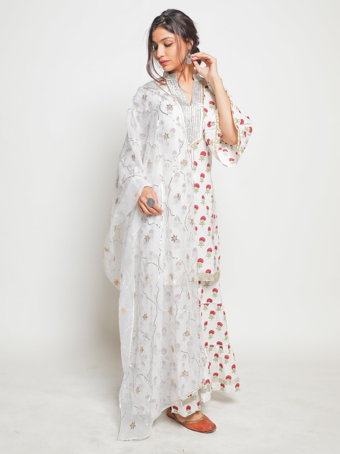 Monica Gupta in Gainda Phool farshi sharara