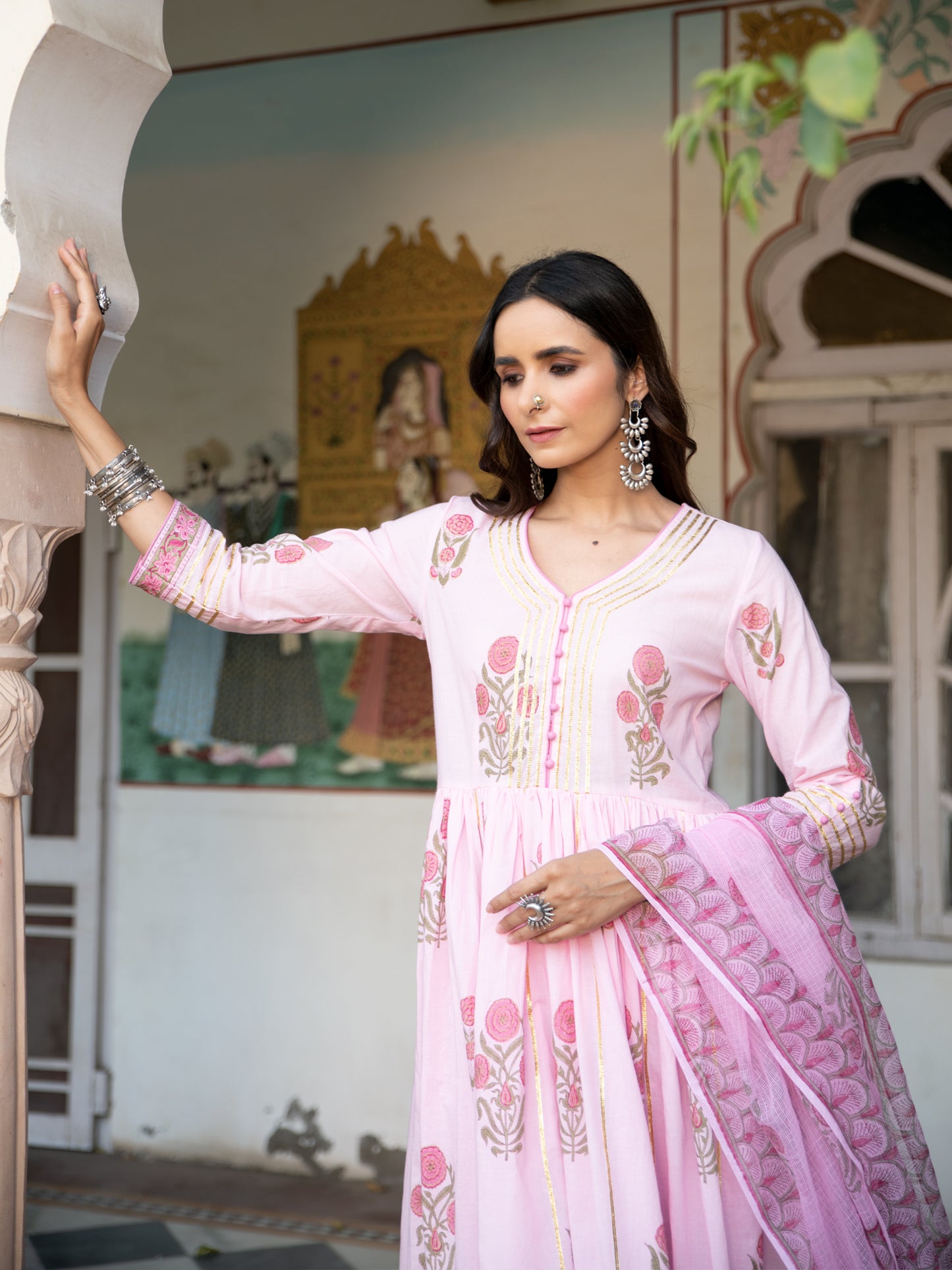 Chaand Tahira Gulaabi