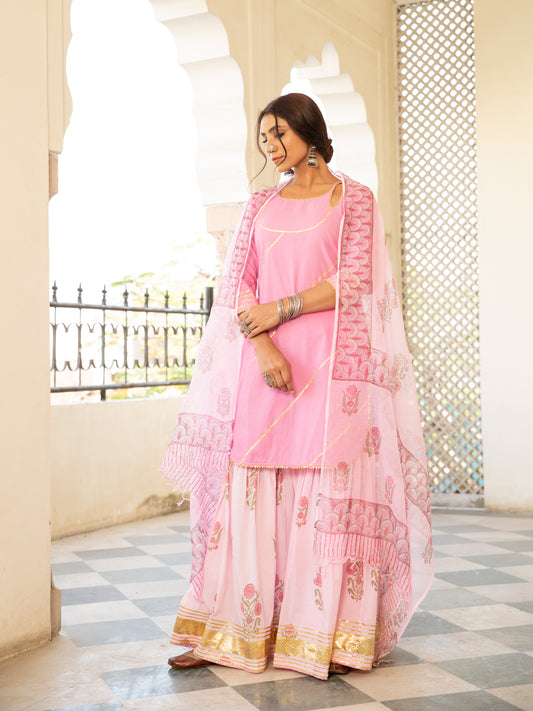 Chaand Sharanya Gulabi