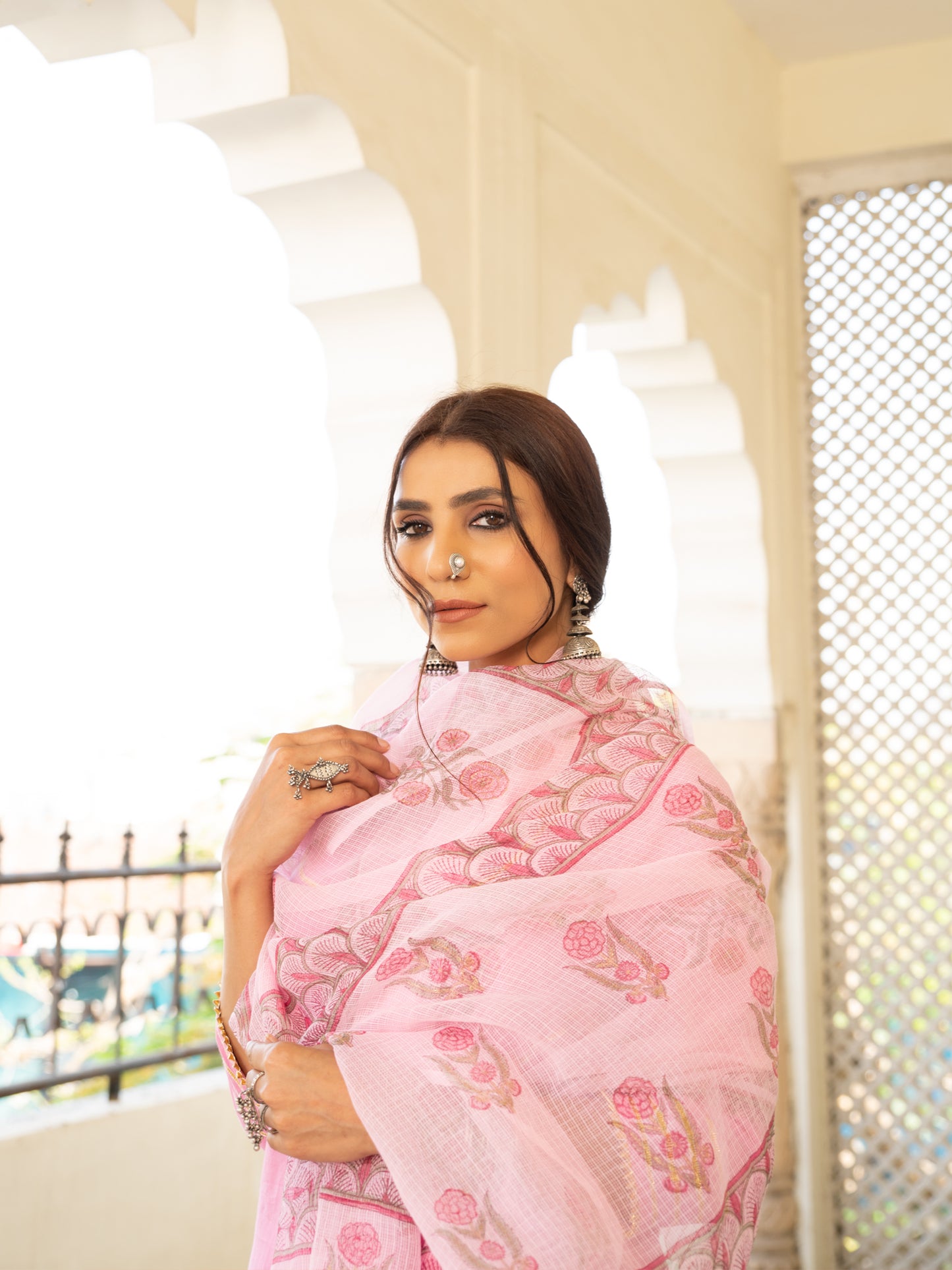 Chaand Sharanya Gulabi