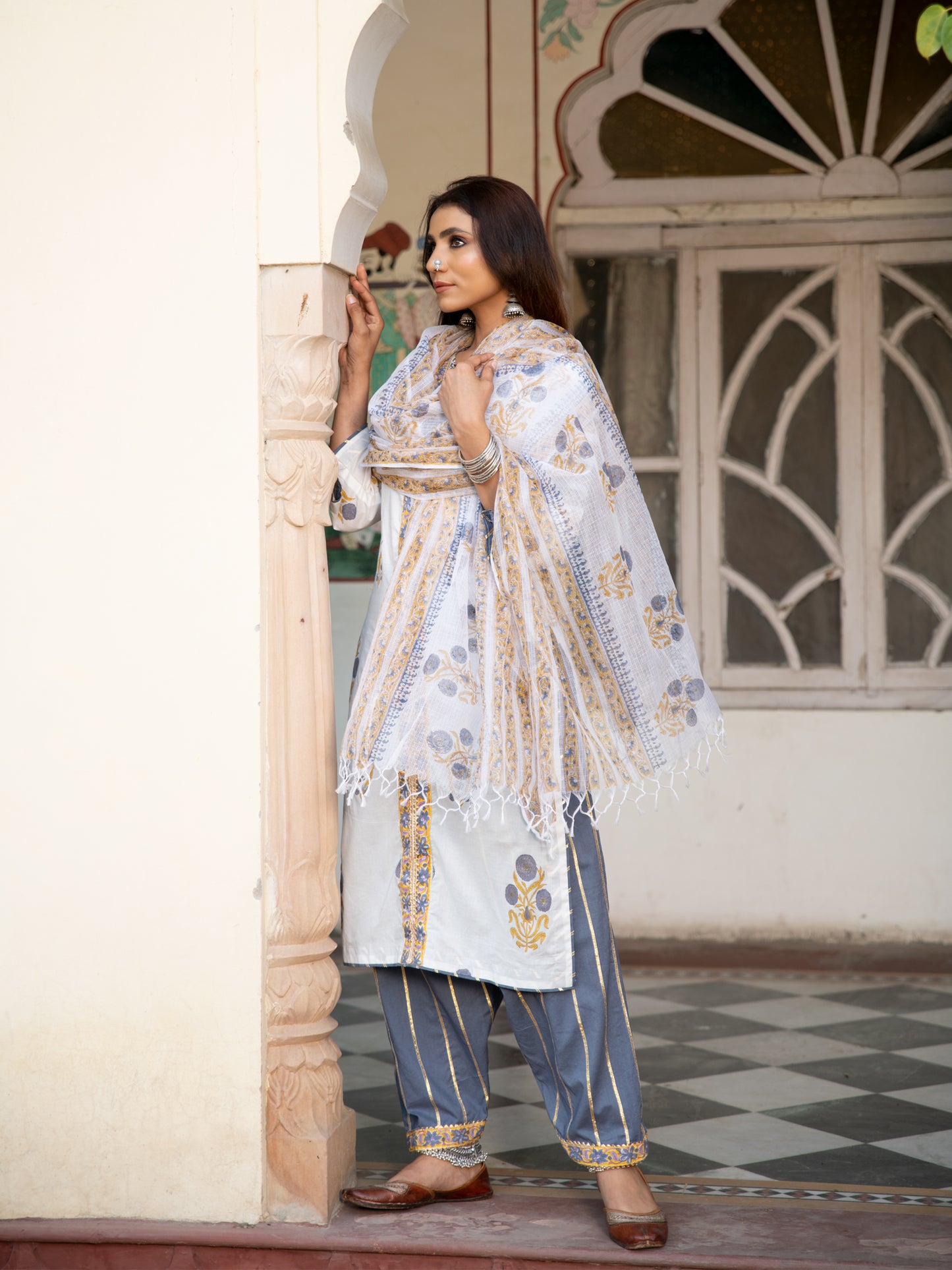 Chaand Sahar Ambar Salwar Set