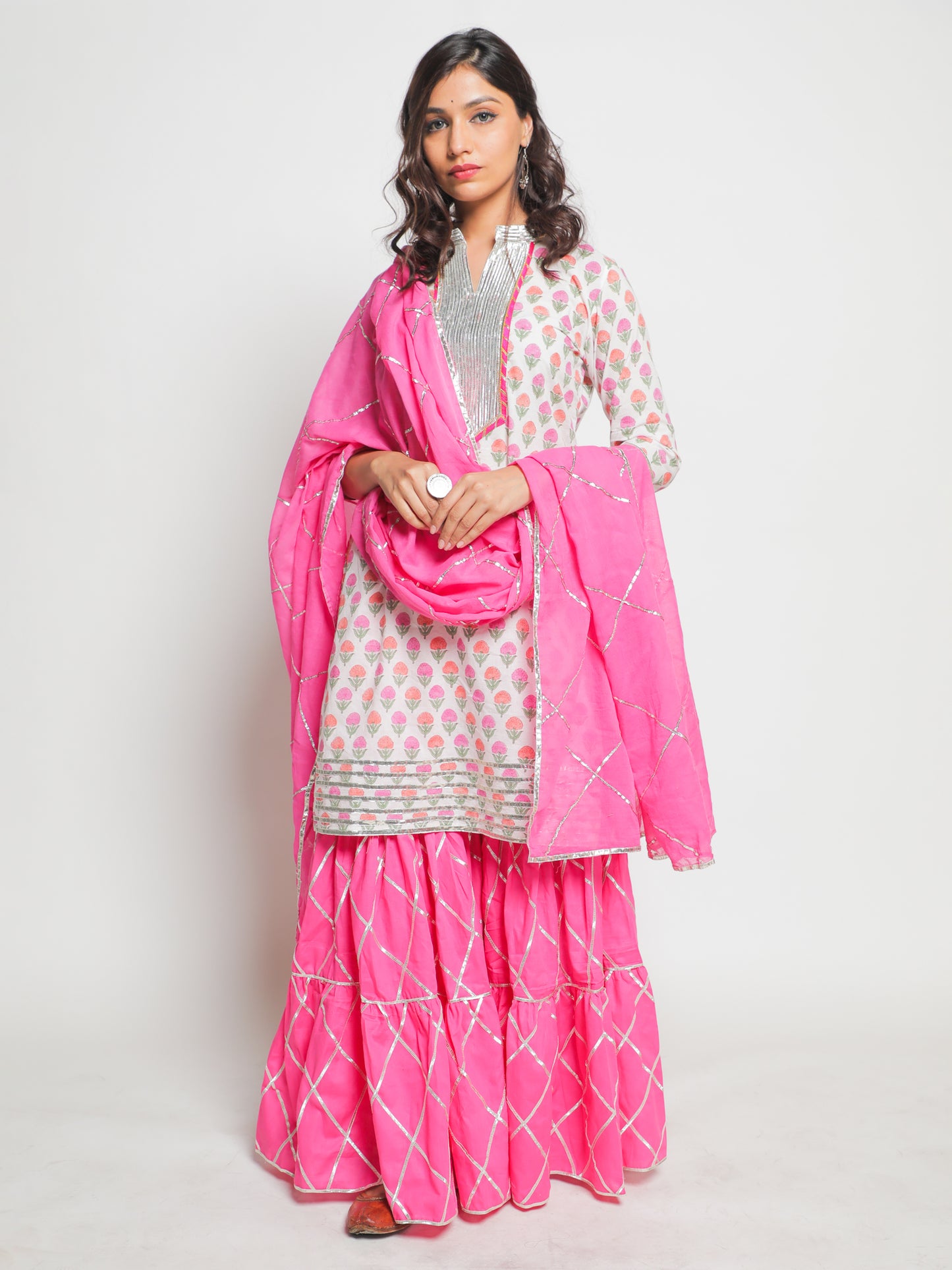 Guldastan Gulabo sharara set