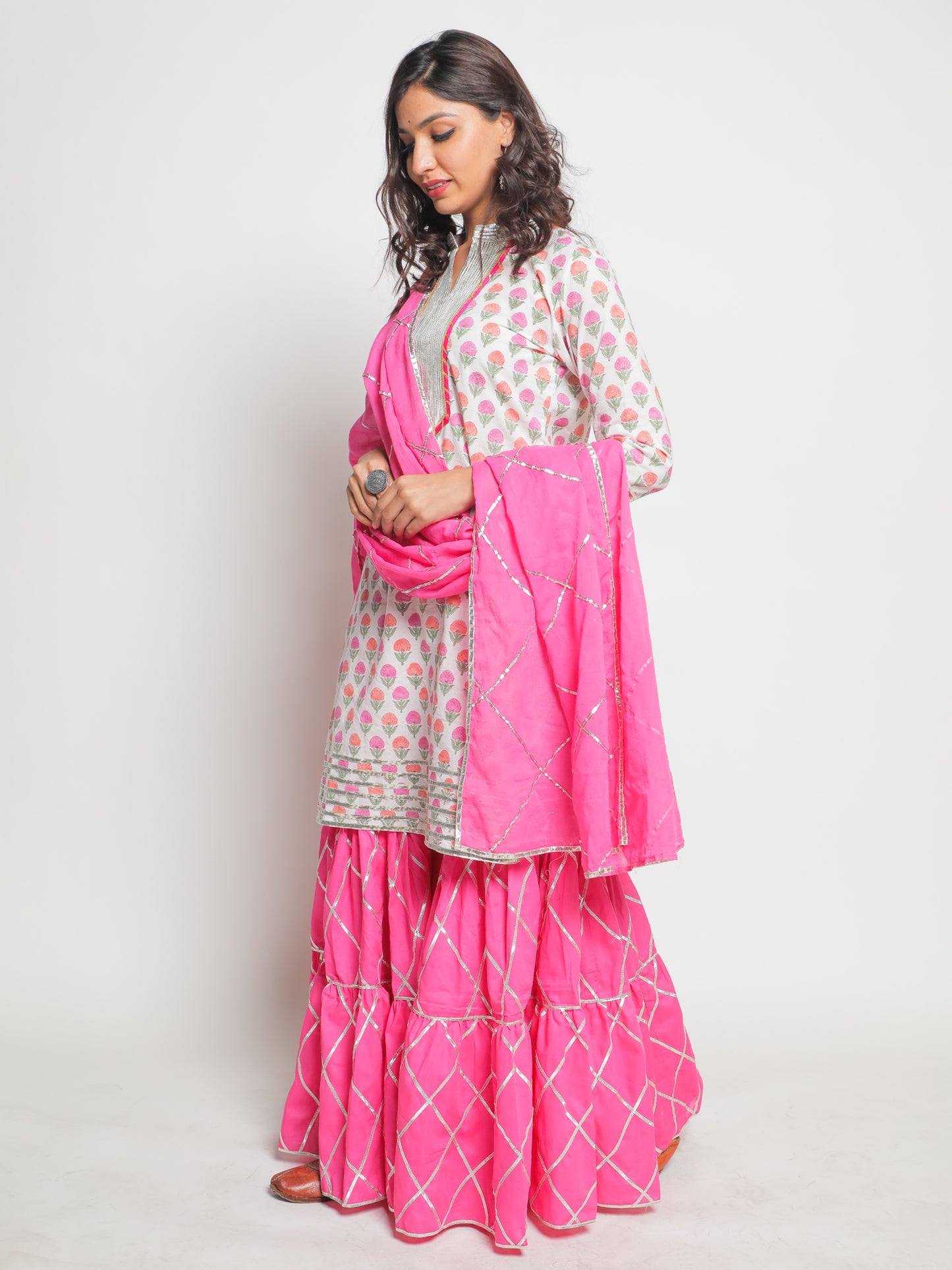 Guldastan Gulabo sharara set