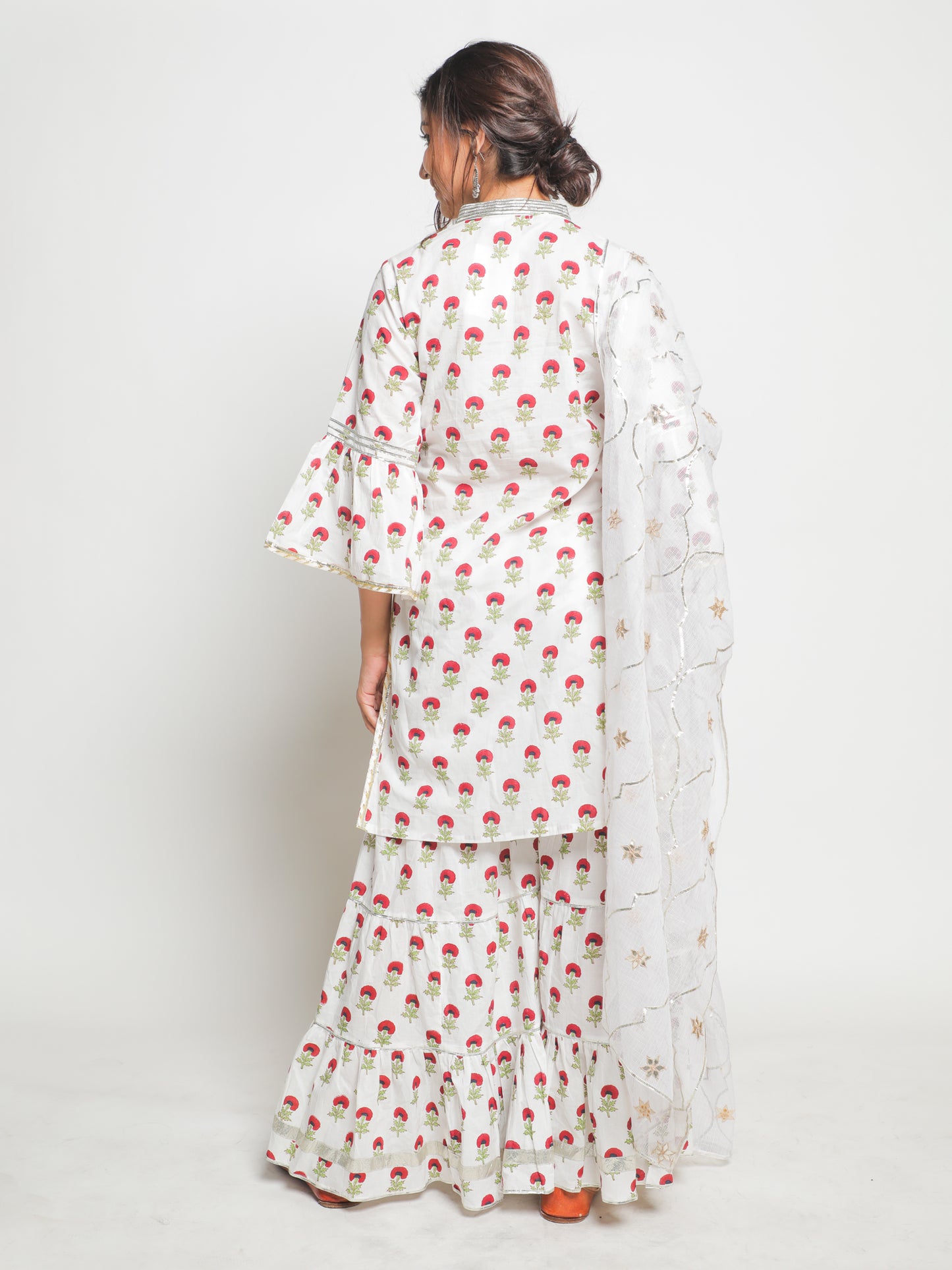 Monica Gupta in Gainda Phool farshi sharara