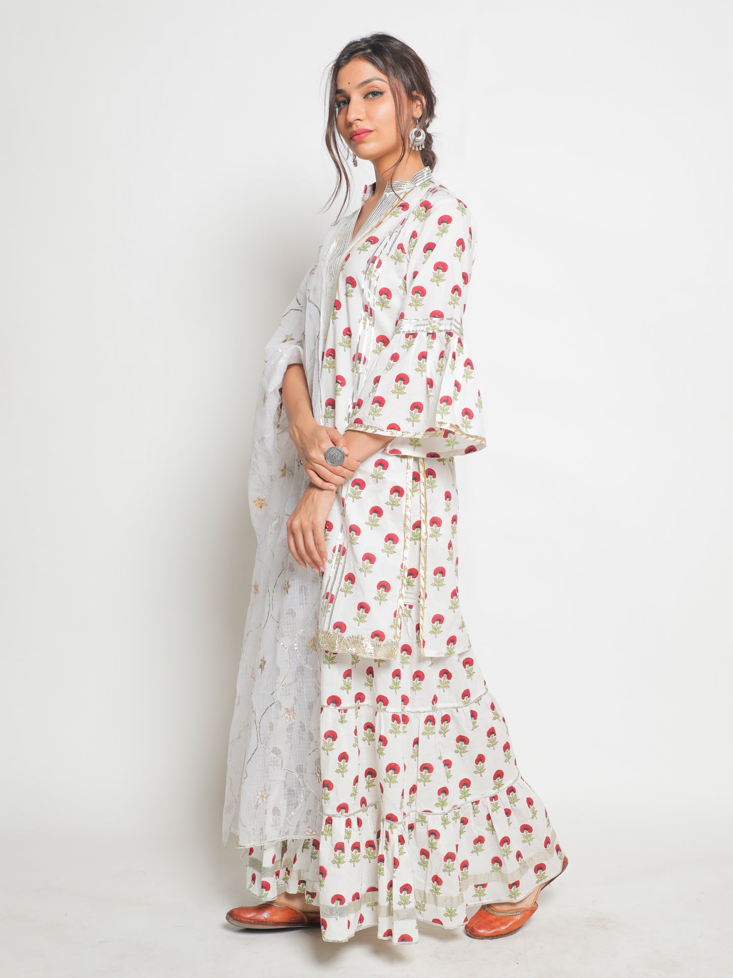 Monica Gupta in Gainda Phool farshi sharara