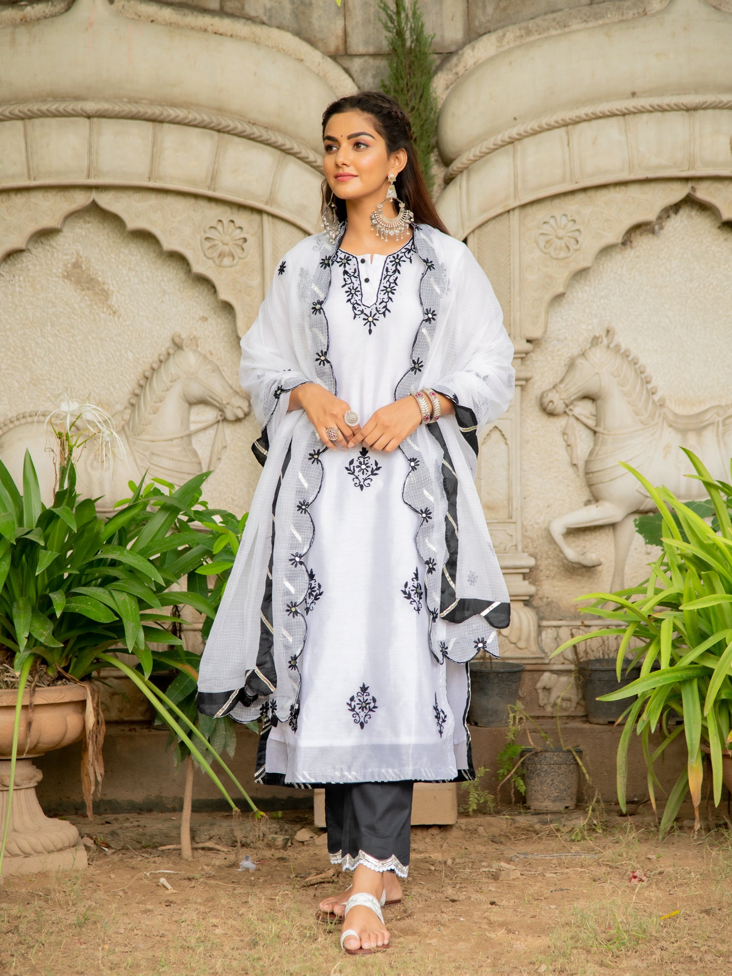 Noor Shwet Kasida Mirror Thread Work Set