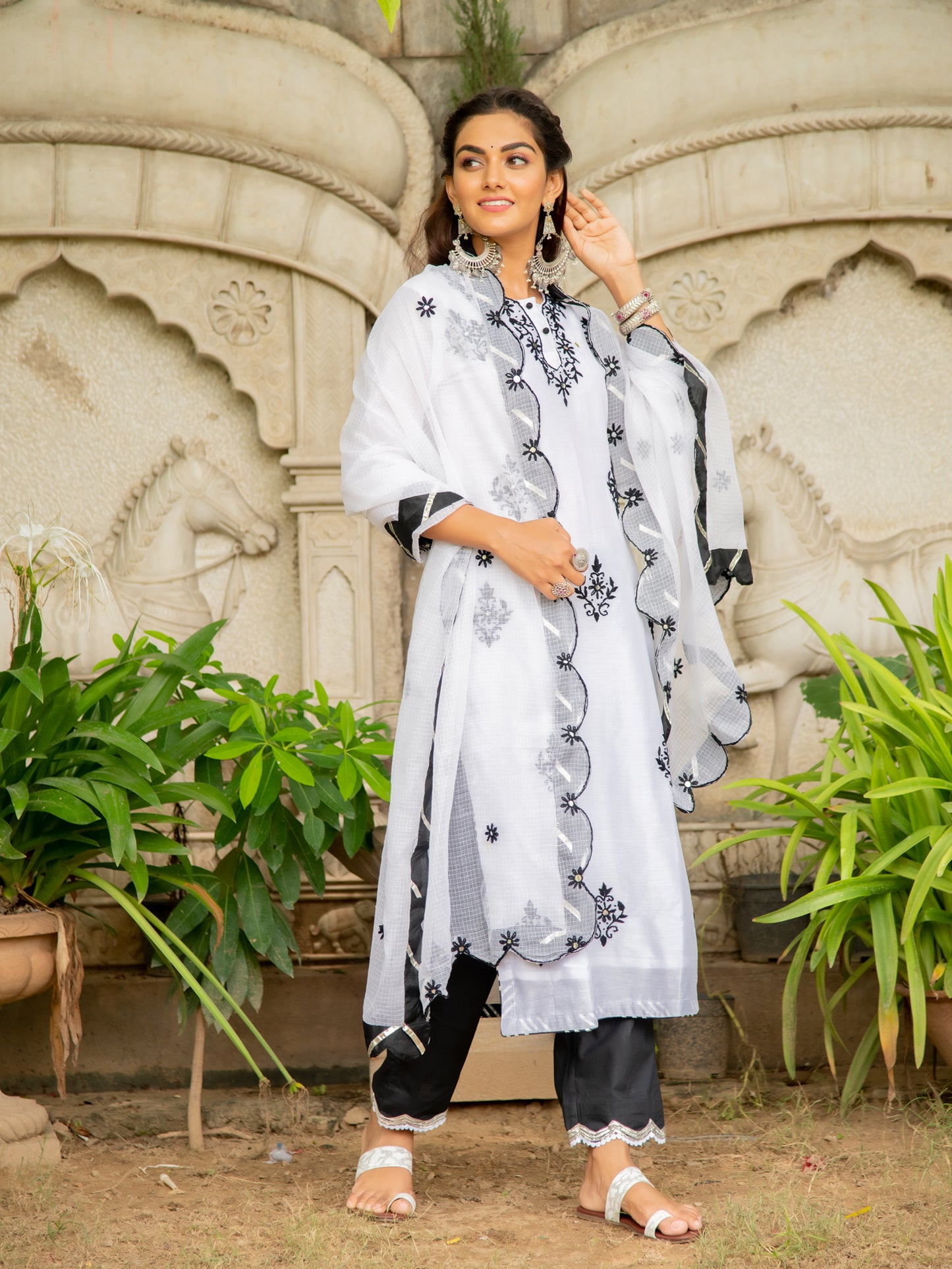 Noor Shwet Kasida Mirror Thread Work Set