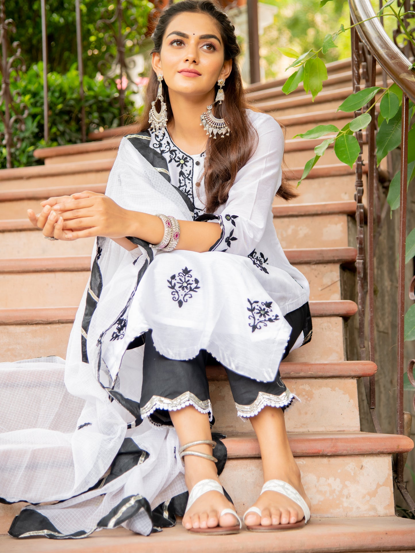 Noor Shwet Kasida Mirror Thread Work Set