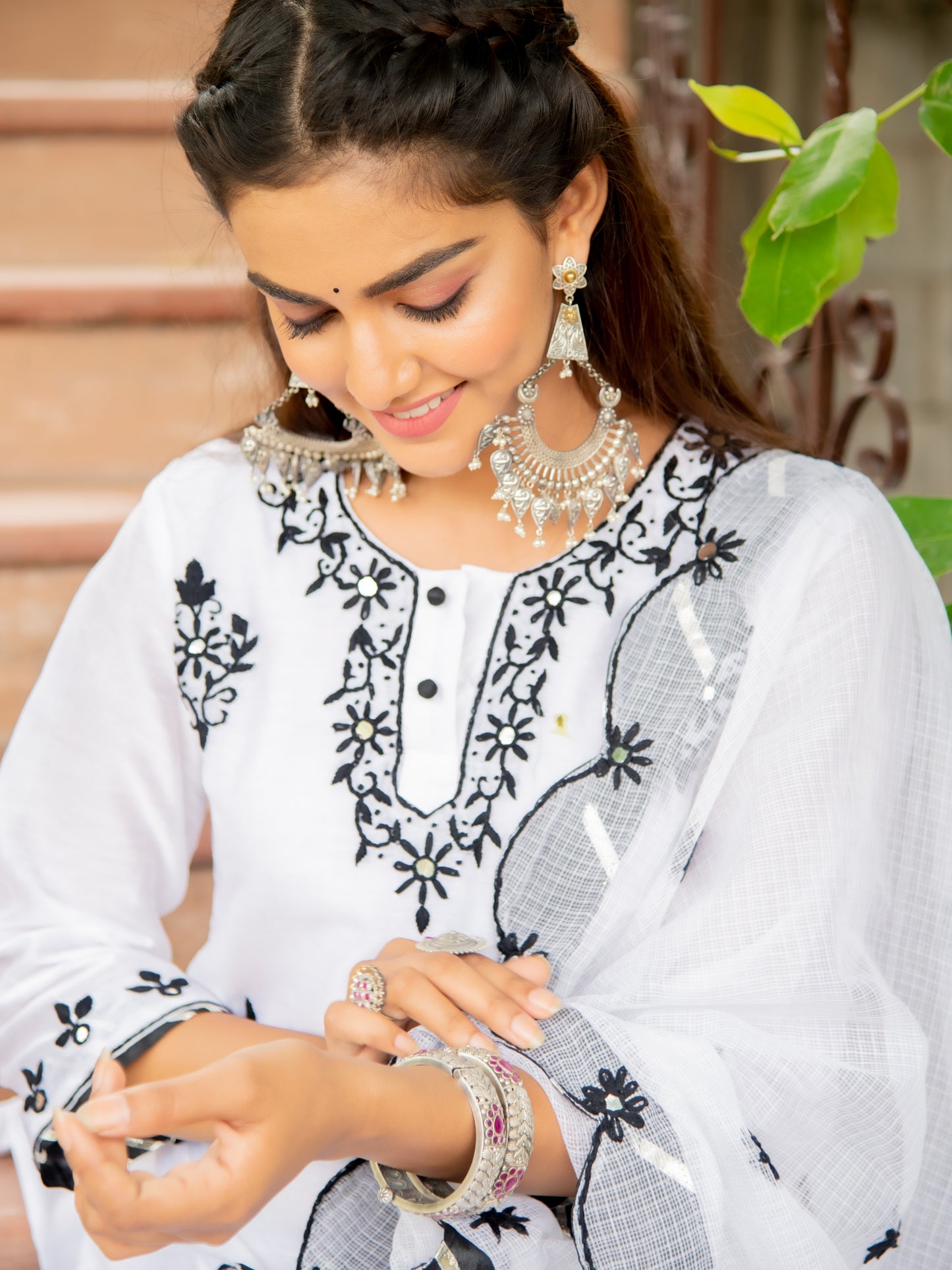 Noor Shwet Kasida Mirror Thread Work Set