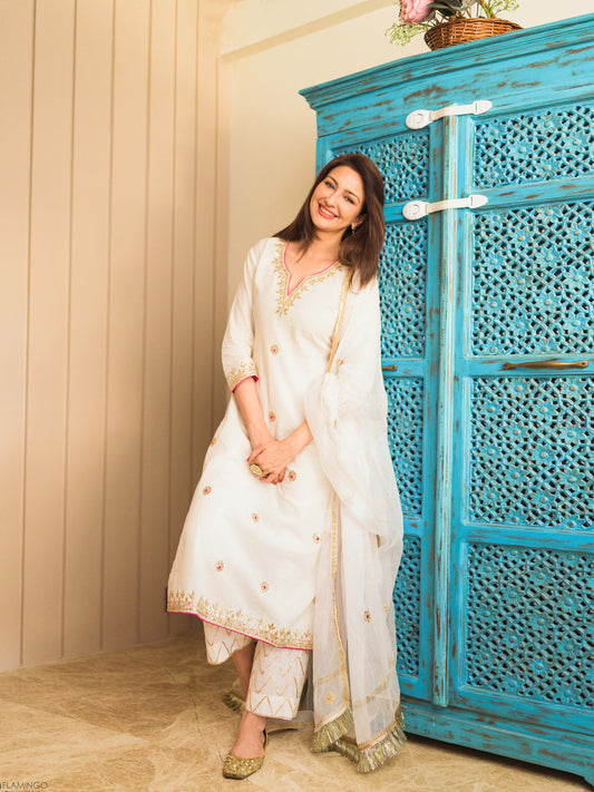 Saumya Tandon in Set of 3 Consists of Kurta, Dupatta and Pants RTS