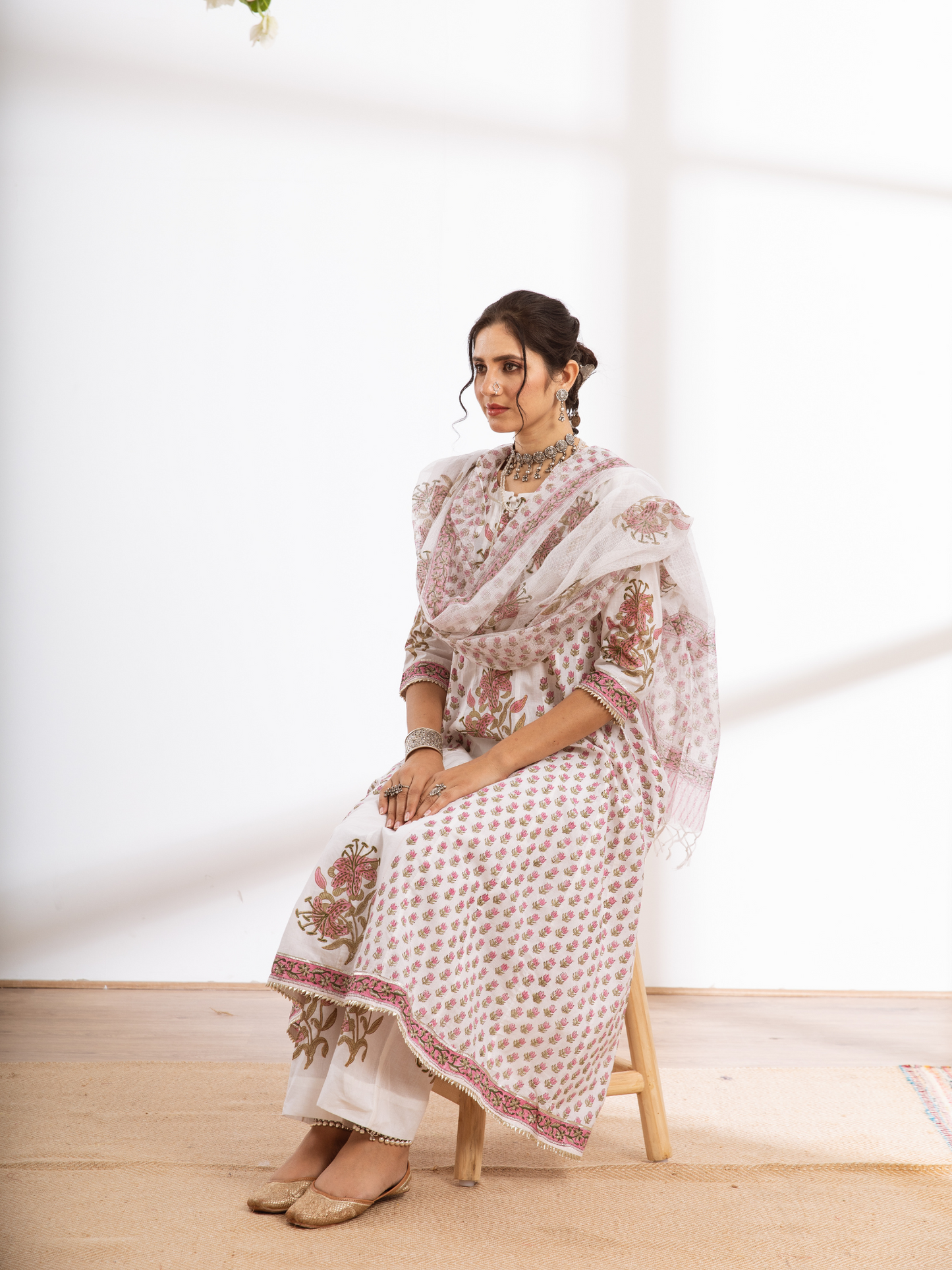 Himshweta  Cotton Kalidar Set