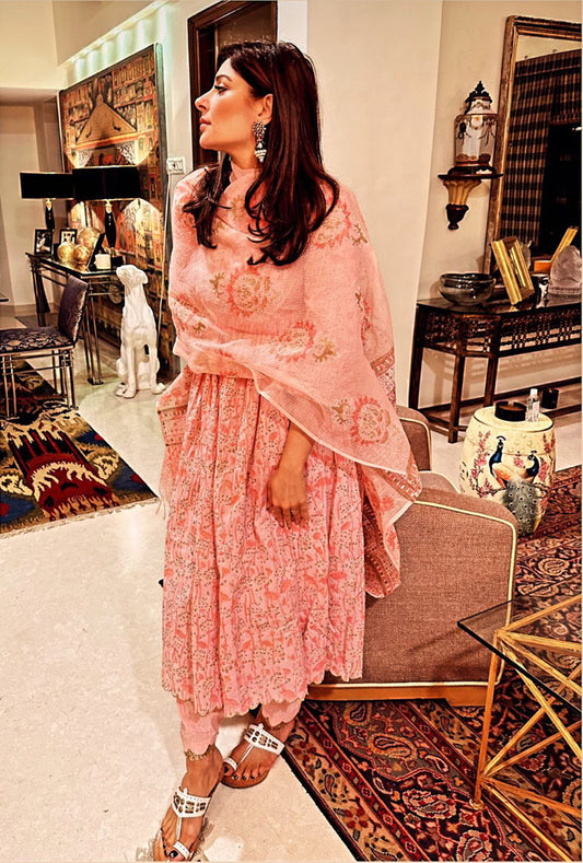 Knika Kapoor in Gulaab Pink Kota Doria Dupatta kurta set