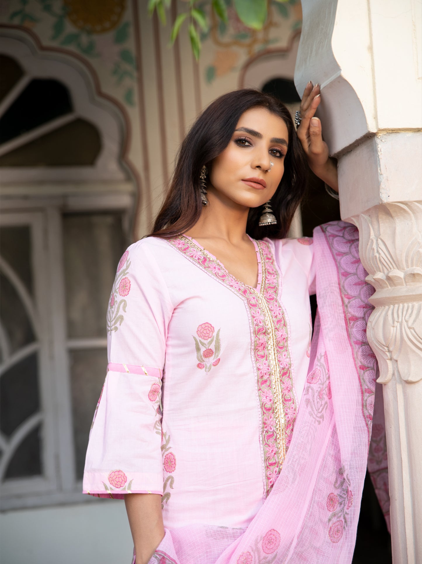 Chaand Sahar Gulabi Salwar Set