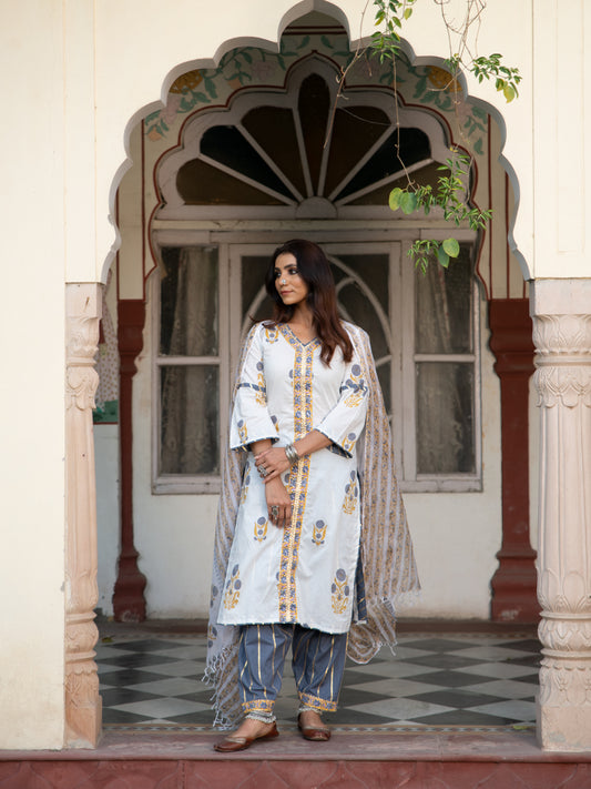 Chaand Sahar Ambar Salwar Set RTS