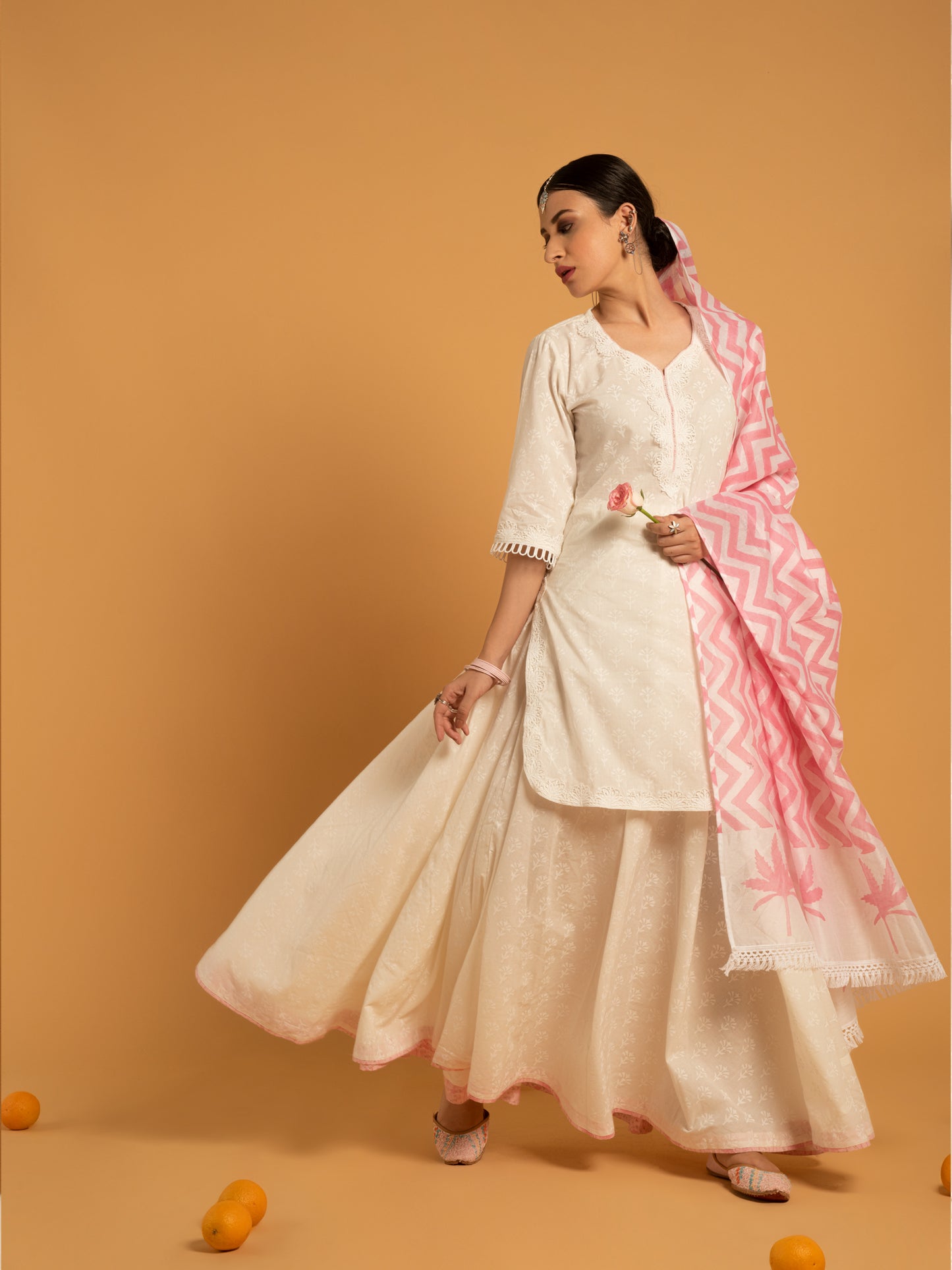 Mandakini Shwet Kurta, Skirt Chanderi Dupatta